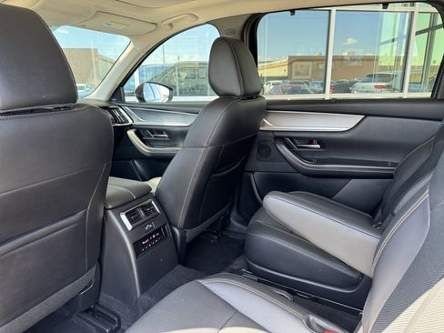 Used 2024 MAZDA CX-90 Plug-In Hybrid w/ Premium Pkg image 31