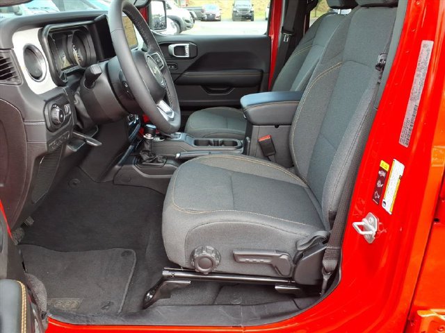 Used 2026 Jeep Wrangler Unlimited Sahara AWD/4WD image 13