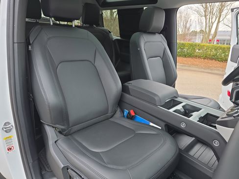 Used 2025 Land Rover Defender 90 S image 10