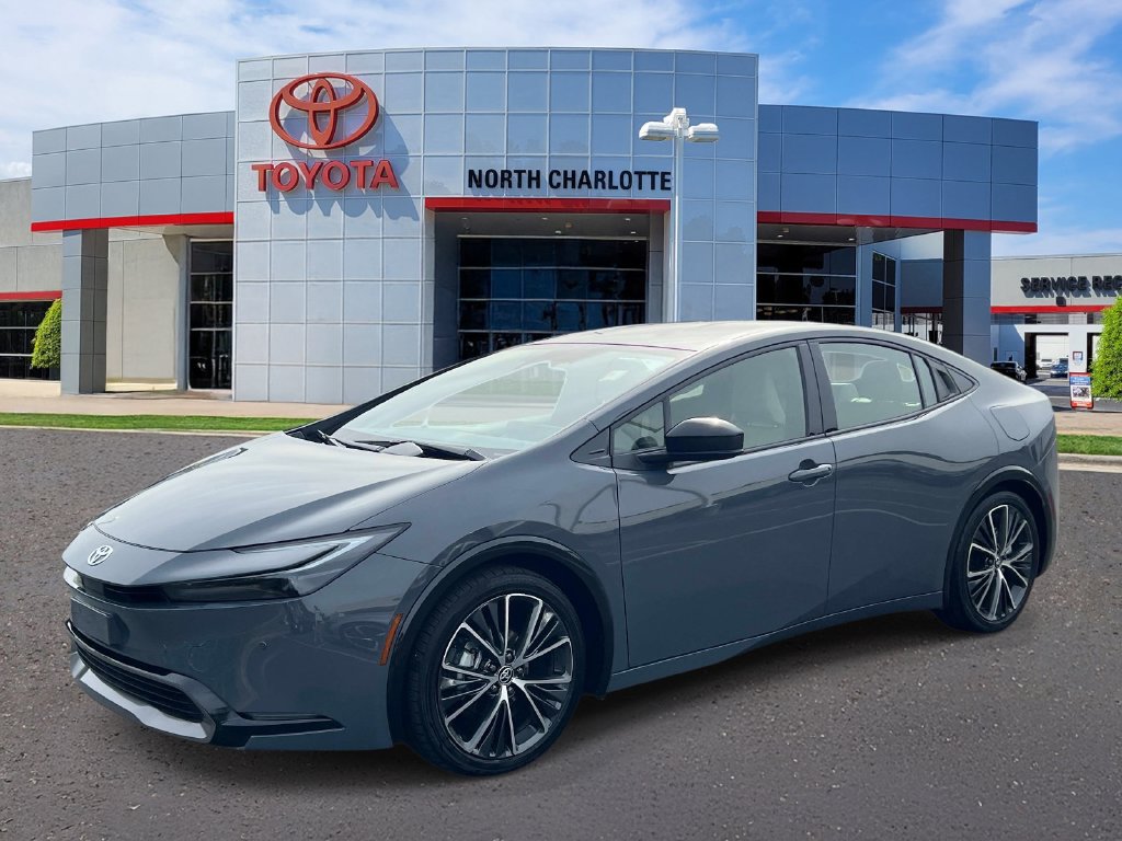 Used 2026 Toyota Prius XLE FWD image 5