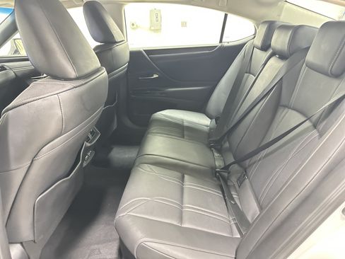 Certified 2025 Lexus ES 300h w/ Technology Package FWD image 31