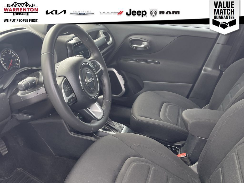 Used 2018 Jeep Renegade Latitude AWD/4WD image 12