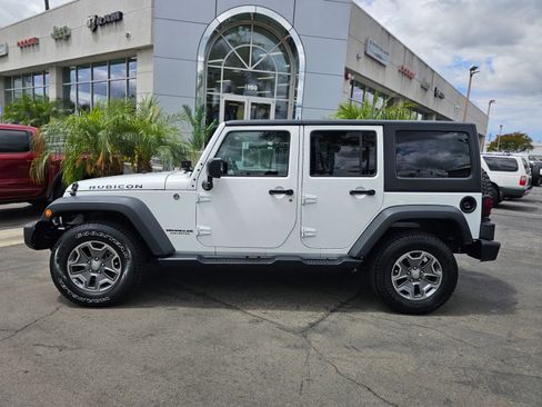 Used 2017 Jeep Wrangler Unlimited Rubicon w/ Connectivity Group AWD/4WD image 4