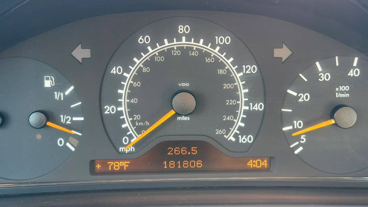 Used 1999 Mercedes-Benz E 320 4MATIC Sedan image 12