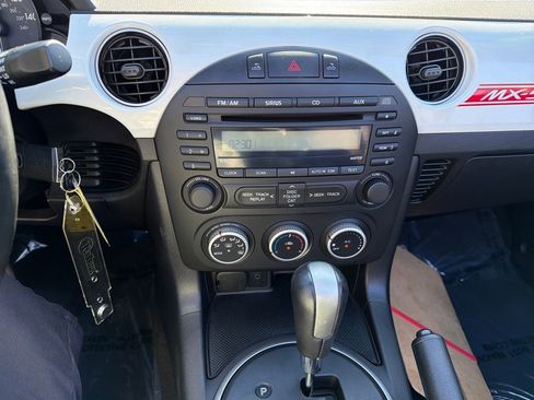 Used 2015 MAZDA MX-5 Miata Club image 25