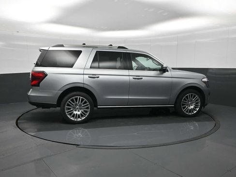 Used 2023 Ford Expedition Limited image 7