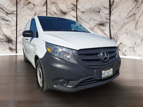 Used 2018 Mercedes-Benz Metris image 3