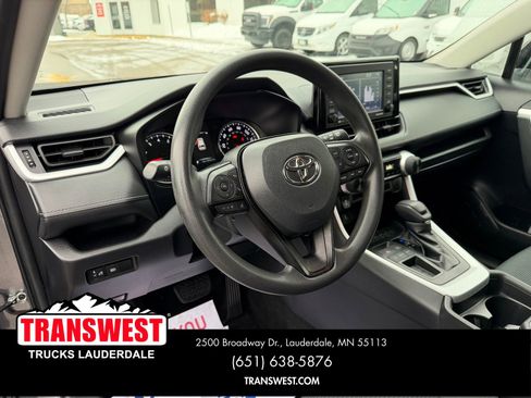 Used 2021 Toyota RAV4 LE image 10