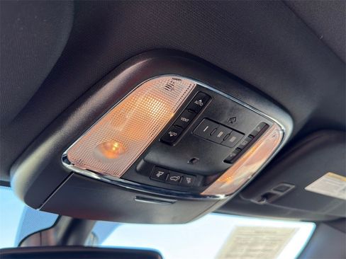 Used 2018 Jeep Grand Cherokee Overland image 24