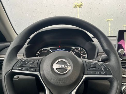 Used 2025 Nissan Altima 2.5 SV image 28