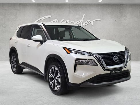 Used 2023 Nissan Rogue SV image 2