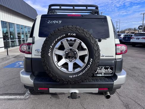 Used 2014 Toyota FJ Cruiser 4WD w/ Upgrade Package image 8