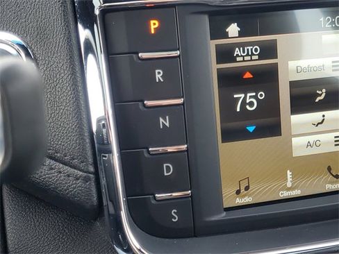 Used 2017 Lincoln Continental Reserve w/ Climate Package image 28