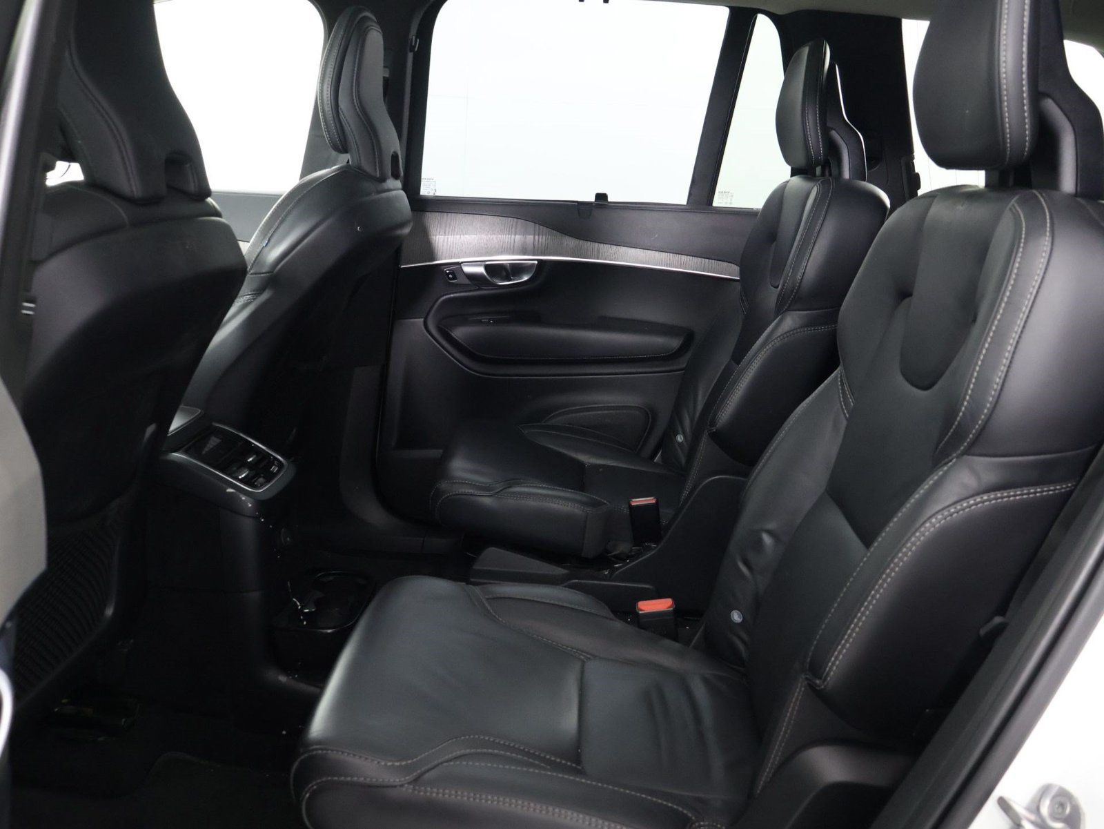 Certified 2023 Volvo XC90 T8 Ultimate AWD/4WD image 32