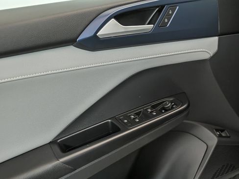 Certified 2023 Volkswagen Taos SE w/ Panoramic Sunroof Package AWD/4WD image 9