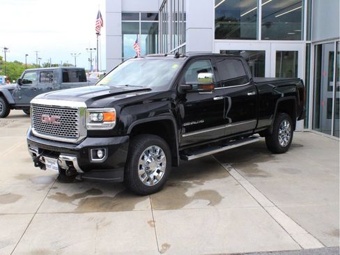 Used 2016 GMC Sierra 2500 Denali w/ Snow Plow Prep Package AWD/4WD image 6