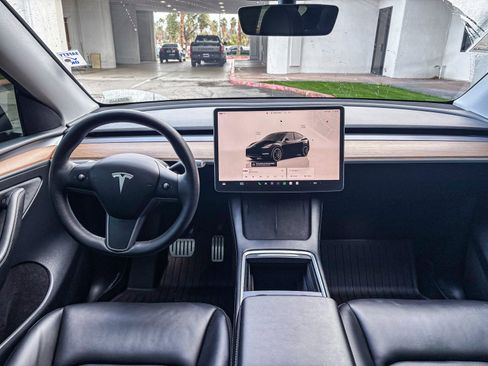 Used 2023 Tesla Model Y Performance image 15