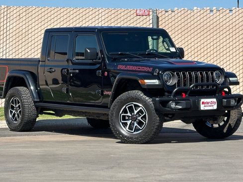 Used 2024 Jeep Gladiator Rubicon w/ Technology Group AWD/4WD image 2