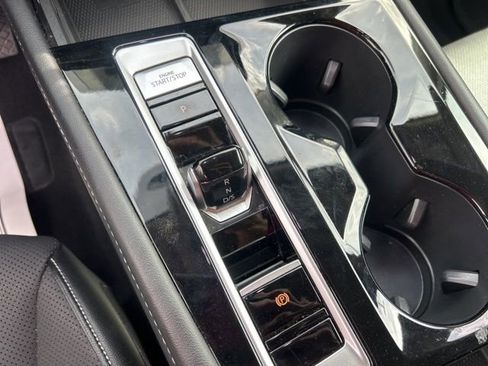 Used 2024 Volkswagen Atlas SE image 25