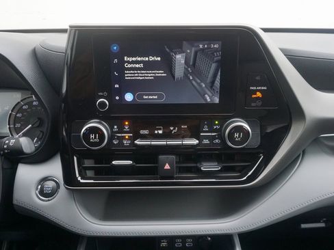 Used 2023 Toyota Highlander L image 10