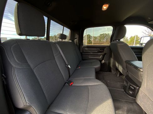 Used 2024 RAM 2500 Tradesman w/ Chrome Appearance Group image 32