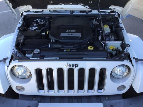 Used 2017 Jeep Wrangler Unlimited Sahara w/ Max Tow Package AWD/4WD image 35