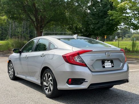 Used 2017 Honda Civic EX image 3
