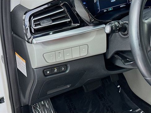 Used 2020 Kia Niro EX image 11