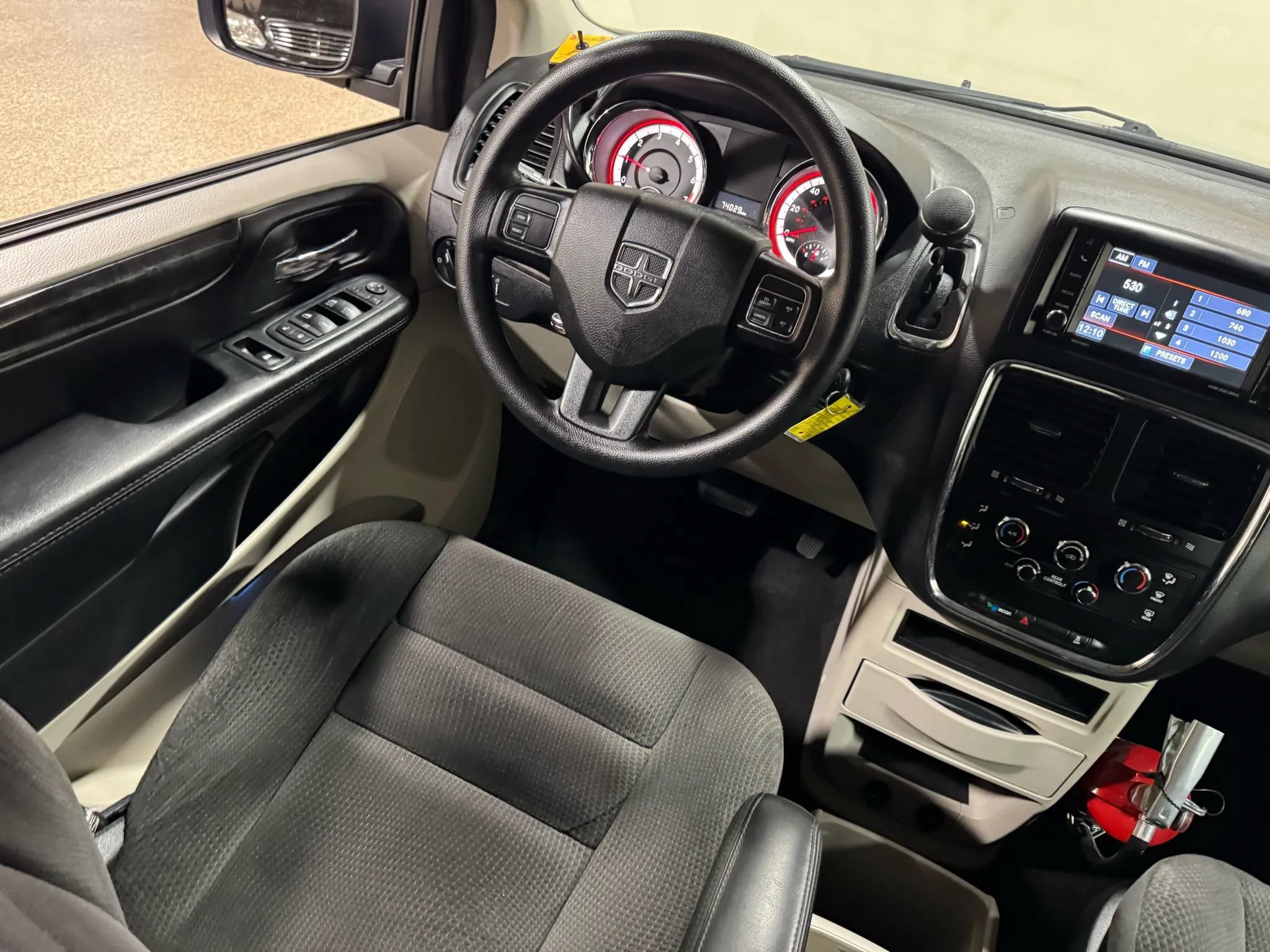 Used 2018 Dodge Grand Caravan SE FWD image 52