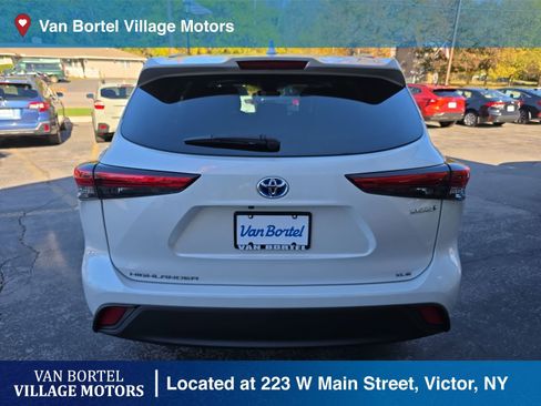 Used 2023 Toyota Highlander XLE image 6
