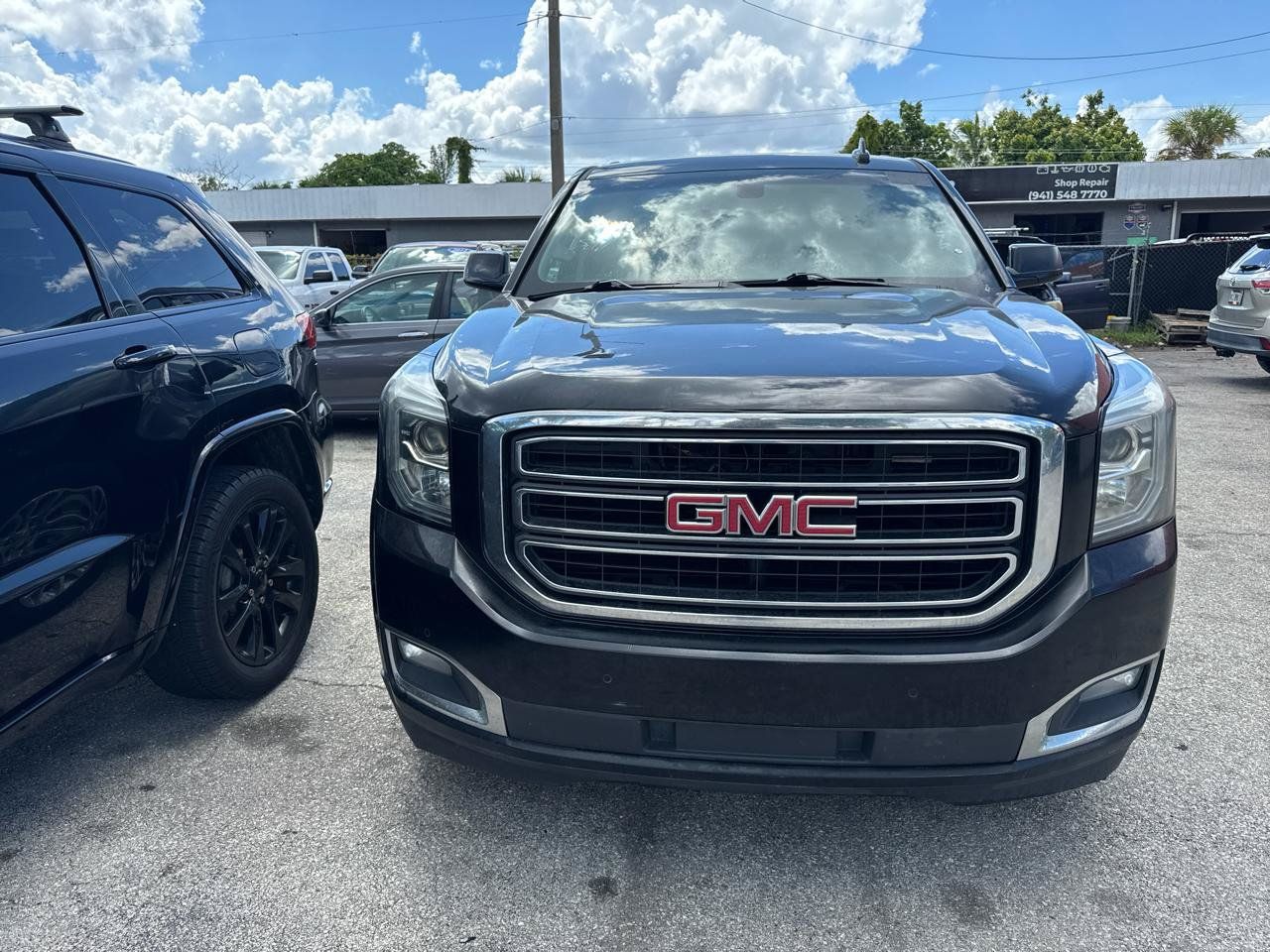 Used 2019 GMC Yukon SLE w/ HD Trailering Package AWD/4WD image 2