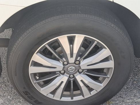 Used 2020 Nissan Pathfinder SV AWD/4WD image 14
