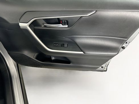 Used 2021 Toyota RAV4 XLE image 30