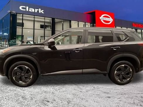 Used 2024 Nissan Rogue SV image 4
