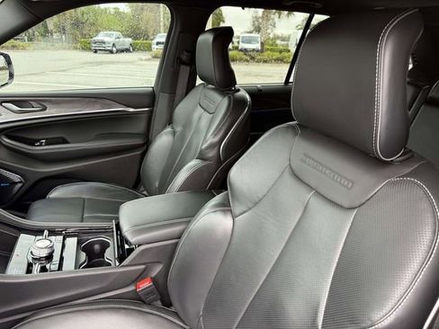 Used 2022 Jeep Grand Cherokee Overland w/ Advanced Protech Group III image 23