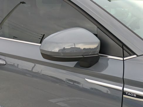 Certified 2024 Volkswagen Taos SE FWD image 12