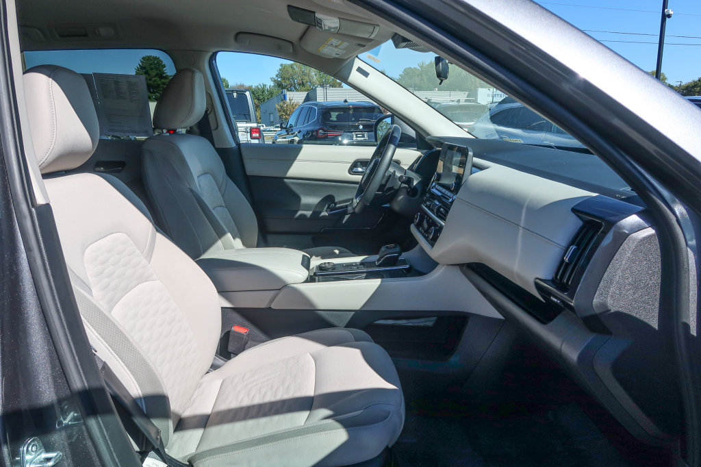 Used 2022 Nissan Pathfinder SV AWD/4WD image 21