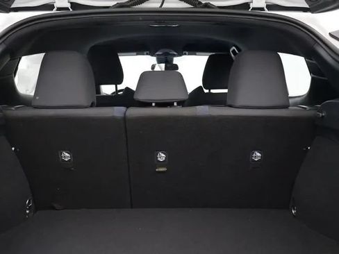 Used 2022 Toyota C-HR XLE FWD image 16