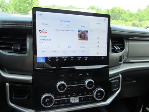 Used 2024 Ford Expedition XLT AWD/4WD image 22