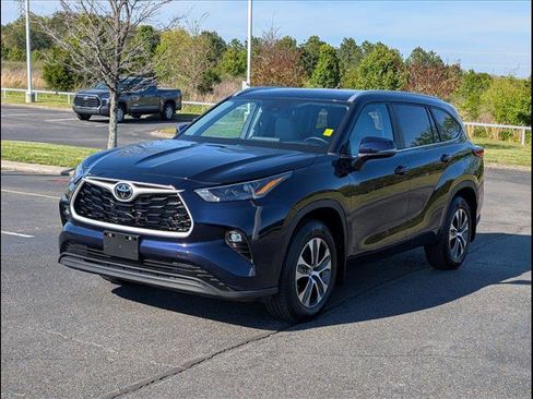 Used 2023 Toyota Highlander XLE image 4