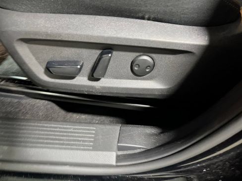 Used 2025 Nissan Rogue SV FWD image 19