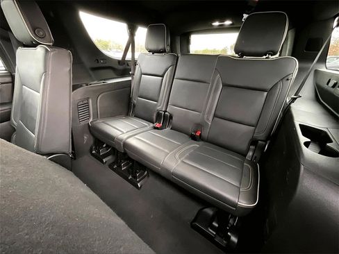 Used 2024 GMC Yukon XL SLT image 16