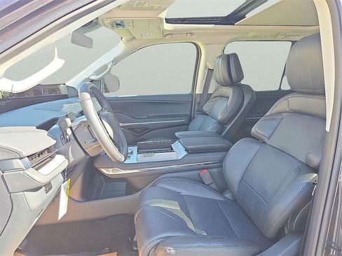 New 2025 Lincoln Navigator Reserve image 13