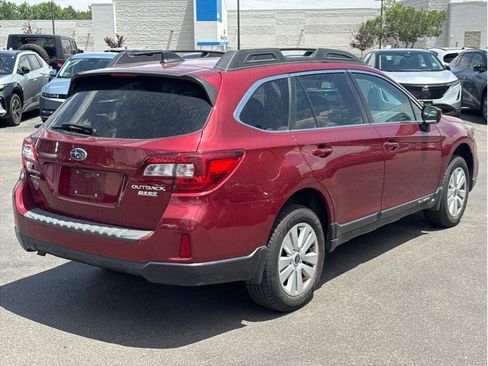 Used 2017 Subaru Outback 2.5i Premium AWD/4WD image 3