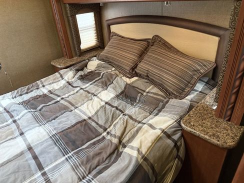 Used 2016 Ford E-450 and Econoline 450 Super Duty w/ Motorhome Prep Package image 70