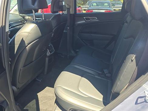 Used 2024 Kia Sportage EX AWD/4WD image 8