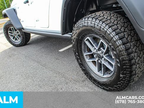 Used 2026 Jeep Gladiator Mojave AWD/4WD image 14