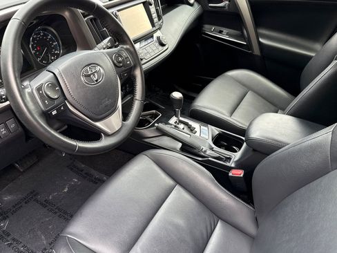 Used 2018 Toyota RAV4 Limited image 11