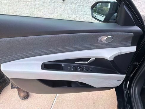 Used 2024 Hyundai Elantra Limited FWD image 18