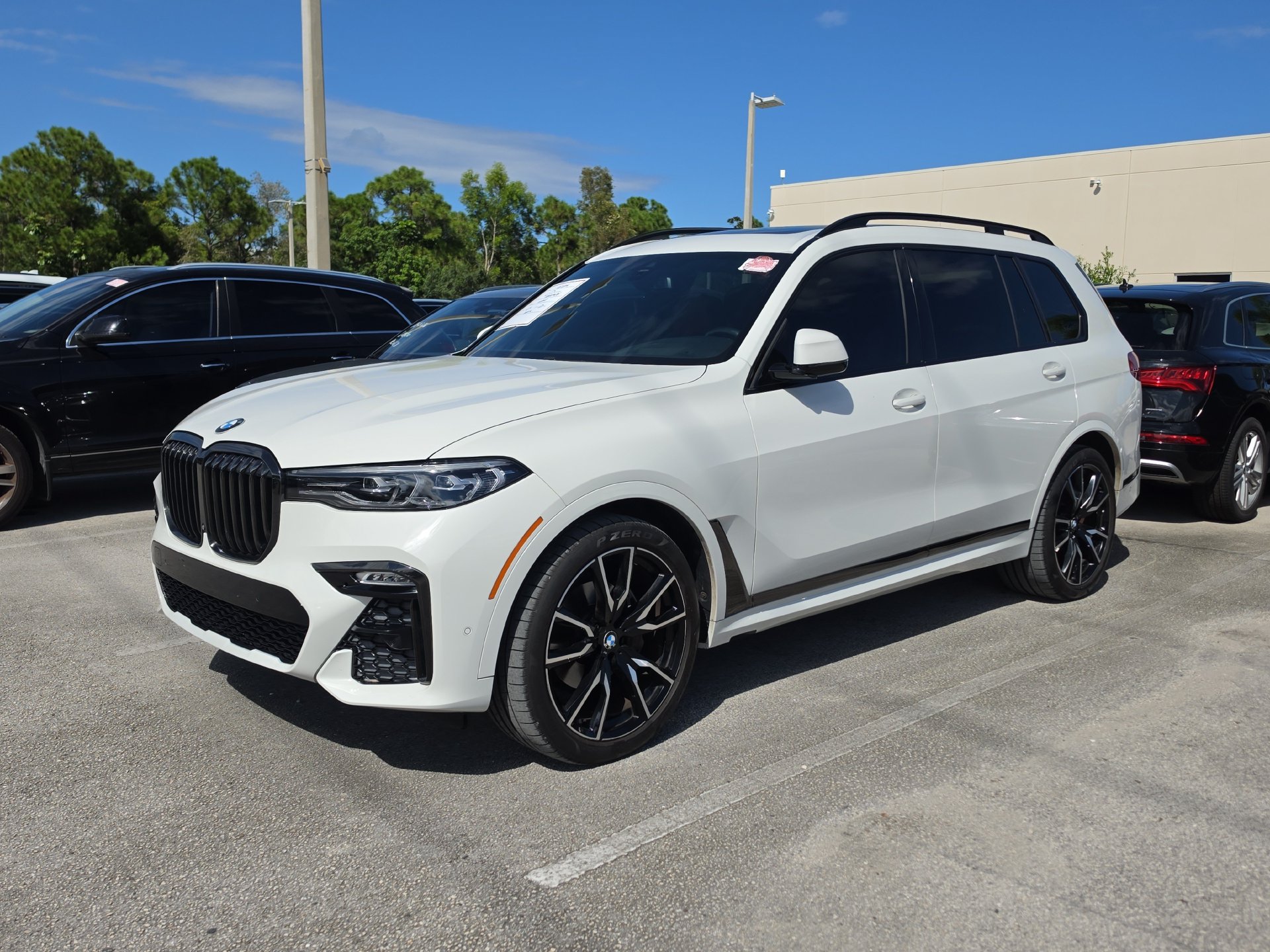 Used 2021 BMW X7 xDrive40i w/ M Sport Package AWD/4WD image 3